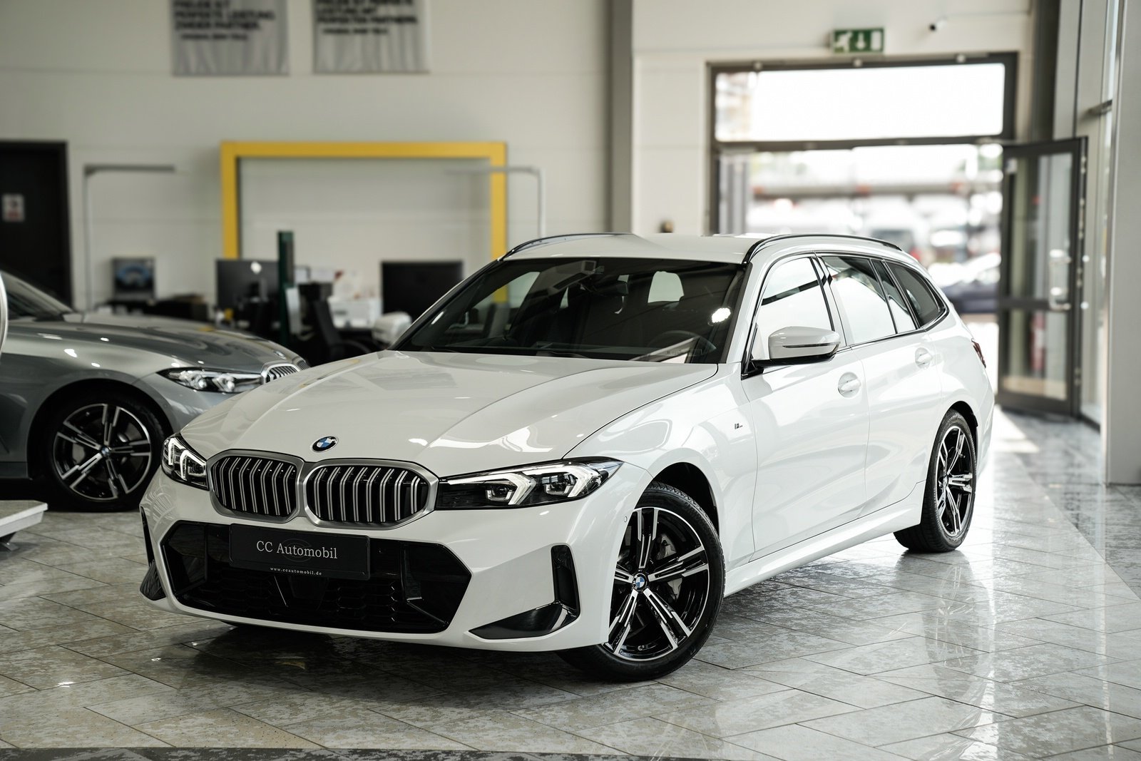 BMW 330 i xDrive Touring M Sport 1